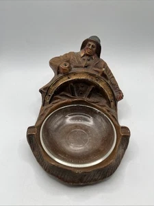 Antiguo cenicero de resina con inserto de vidrio Salado Capitán al volante del barco - Imagen 1 de 12