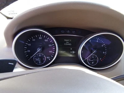 Grupo de medidores de velocímetro clase ML 2009 135 k millas Mercedes-Benz Foto 1 de 4