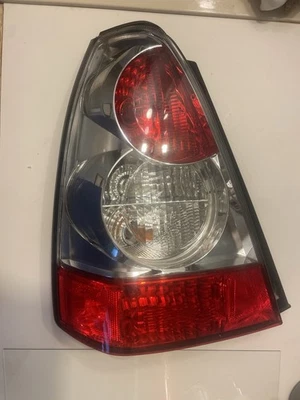 Luz trasera izquierda del lado del conductor Subaru Forester 2006-08 con bombillas Foto 1 de 2