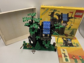 LEGO Forestmen's Hideout (6054) Vintage Mostly Complete W/ Box And Manual