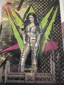 Topps Finest WWE 2025 Scarlett 1/1 Superfractor poco común #135 - Imagen 1 de 4