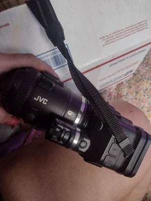 Cámara de memoria HD JVC GC-PX100 una videocámara de alta velocidad con caja y cables Foto 1 de 4