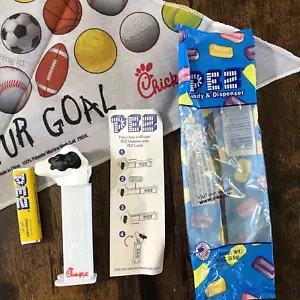 Chick-fil-A - 2008 Cow Pez Dispenser + 2016 Sports Bandana - Collectible Promos - Bild 1 von 10