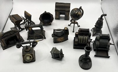 Juego de muebles de metal Durham 1975 para casa de muñecas 13 hechos en Hong Kong escritorios teléfono globo Foto 1 de 4