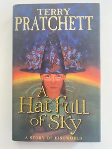 A Hat Full of Sky (Discworld Novel 32) By Terry Pratchett (Hardback 2004) VGC - Picture 1 of 2