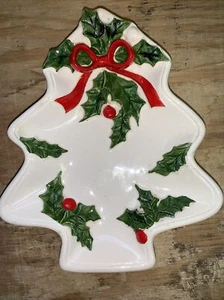 Plato de aperitivo de cerámica de árbol de Navidad con bayas de acebo blancas de colección LEFTON - Imagen 1 de 5