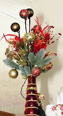 Jarrón Navidad Rojo/Dorado 21” Alto Arreglo Iluminado Centro de Mesa Decoración Foto 1 de 4