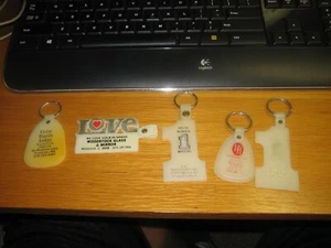 LOTTO DI 5 PORTACHIAVI VINTAGE GLOW IN THE DARK-LOVE WOODSTOCK IL ECT - Foto 1 di 5