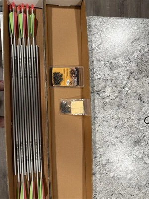 NOS Easton XX75 Superlite Aluminum Arrows 2213 Custom - 1 dozen With 21 Tips - Image 1 of 4