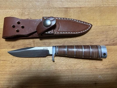 Cuchillo de punta de clip Bark River. 1ª producción. Mango de cuero apilado. Foto 1 de 4