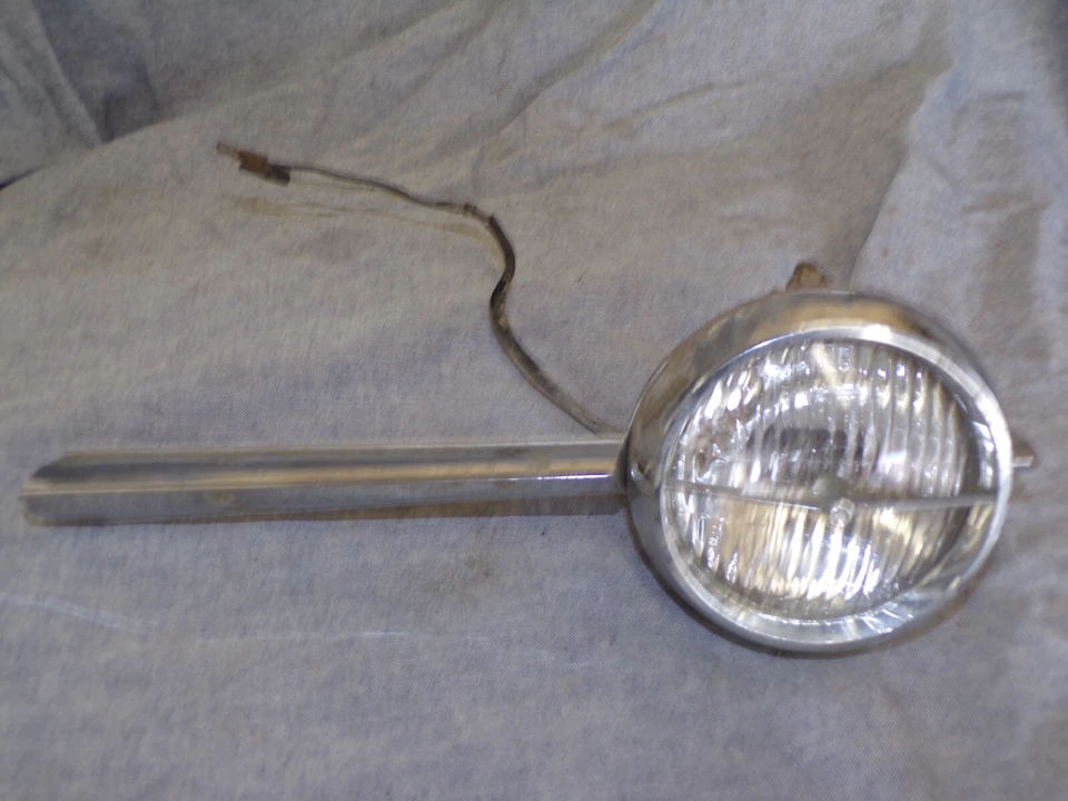 Ford Mustang GT 1965 1966 PS RH luz antiniebla Fastback convertible cupé 289 Foto 1 de 4