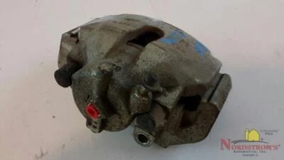 Pinza de freno delantera derecha Saturn serie L 2005 sedán Foto 1 de 4