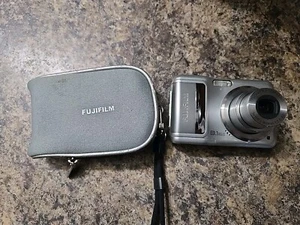 Fujifilm FinePix A850 Compact Digital Camera 8.1MP Silver point And Shoot PARTS - Picture 1 of 7