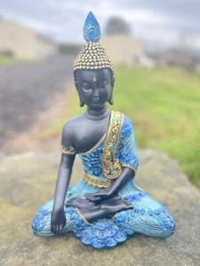 Estatua de pavo real azul meditando de Buda tailandés en un adorno figura decoración del hogar - Imagen 1 de 12