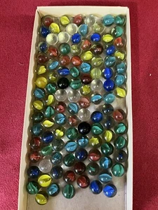 Lote vintage de 99 canicas ojo de gato.  9 Clear 2 Solid - Imagen 1 de 6