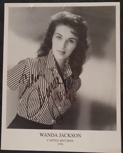 WANDA JACKSON - Signed 10x8 Promotional Photograph - MUSIC - COUNTRY SINGER - Picture 1 of 1