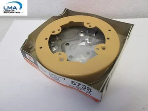 WIREMOLD 5738 FIXTURE BOX SOLID BASE STEEL IVORY BUFF *** NEW - Imagen 1 de 3