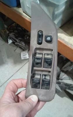 AVALON    1996 Front Door Switch 1070557 - Image 1 of 3