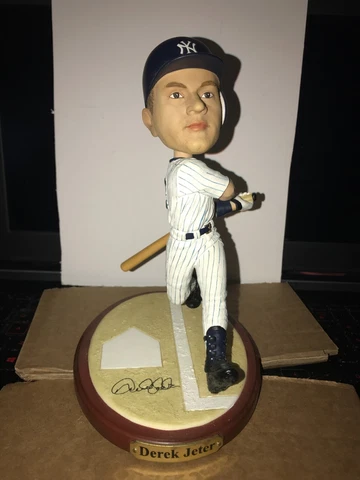 2002 Limited Edition  N.Y. Yankees Derek Jeter Bobbin Head #/3500 Bobblehead Cover
