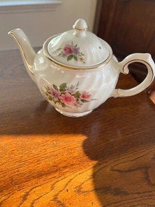 Vintage Windsor Tea pot Made in England - Picture 1 of 6