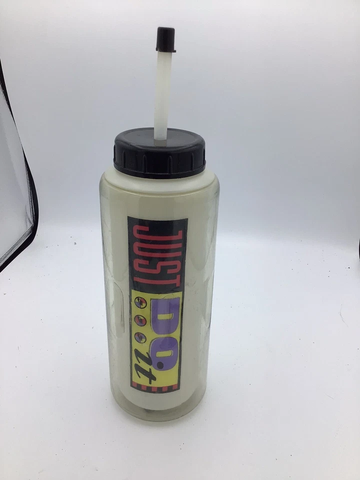 Botella de agua Nike Just Do It vintage logotipo Nike y Swoosh hecha en EE. UU. Foto 1 de 2