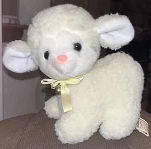 Agnello 1985 Applausi 7"" peluche giocattolo imbottito nastro giallo con campana Wallace Berrie - Foto 1 di 7