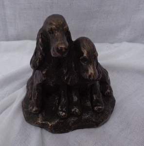 A lovely  vintage bronze pair of seated  Spaniel dogs - Picture 1 of 5
