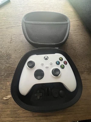 Controle sem fio Microsoft Xbox One Series 1 Elite branco com pás - Imagem 1 de 3