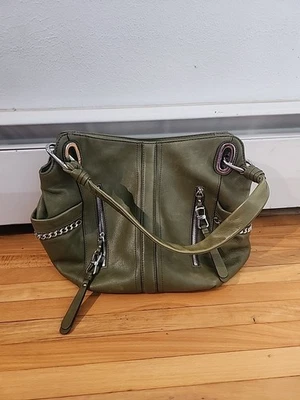 Bolso Cartera de Cuero B. Makowsky Hobo Alice Verde Suave Motociclista Cadenas de Metal Foto 1 de 4