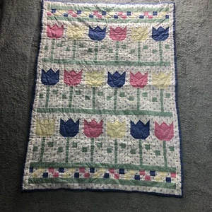 Vintage handgenähte Baumwolle Babydecke, blau und weiß mit Blumen Kinderzimmer - Bild 1 von 5