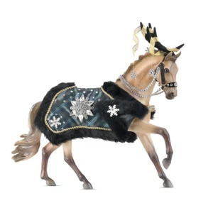700126 Breyer 2023 Holiday Horse - Highlander NUEVO - Imagen 1 de 1