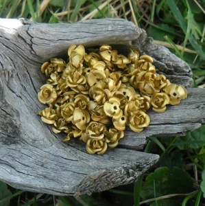 90 Flower Beads / Roses Metal Aluminum 9.5 mm (Gold) - Picture 1 of 1