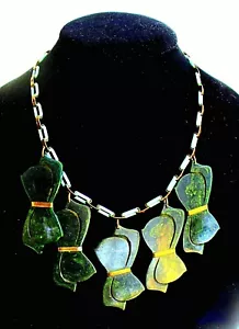 VINTAGE 1930'S GREEN BAKELITE BOW NECKLACE - FRANCE - Picture 1 of 7