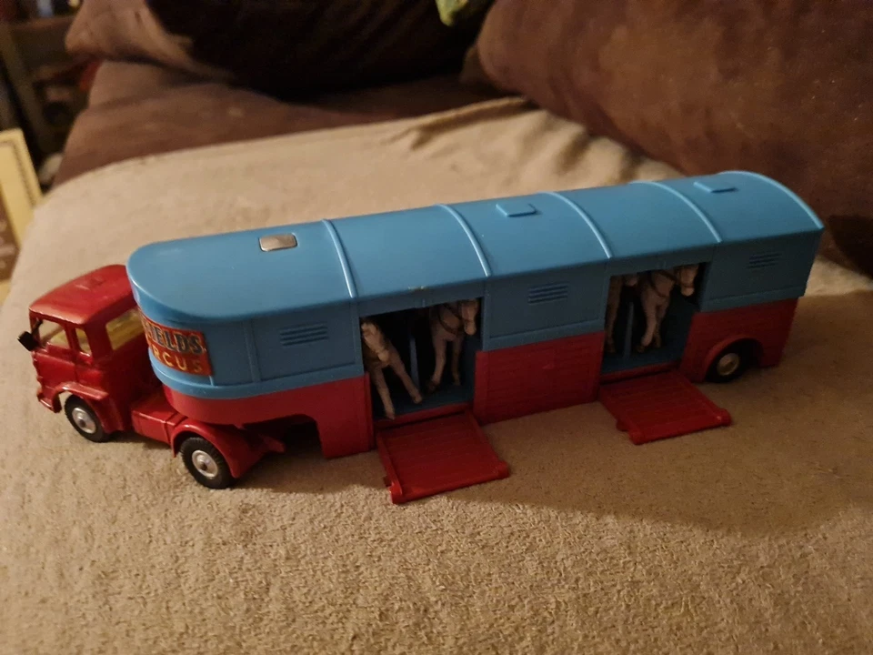 Corgi Toys 1130 Chipperfields Circus Bedford Pferdetransporter mit 4 Pferden TOP - Bild 1 von 4