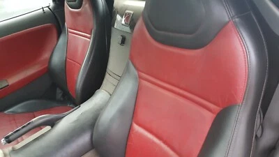 Saturn Sky 2007 fabricante de equipos originales par de asientos de cuero negro y rojo defectos  Foto 1 de 4
