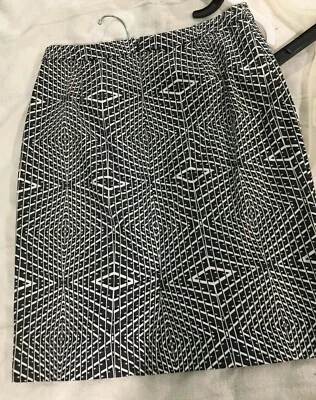 Halogen Women's Black White Gray Straight Pencil Skirt Geometric Lined Sz 2 💕 - Image 1 of 4