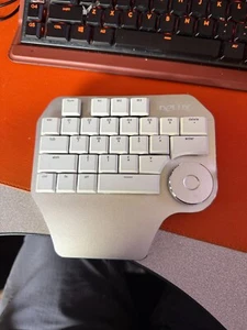 Delux T11 Designer Wireless Macro Keyboard with Dial - Wired USB-C - Picture 1 of 4