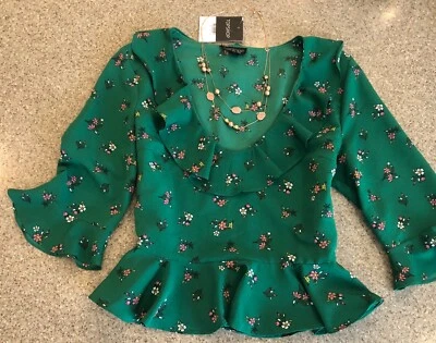 TOPSHOP ~ 全新! 绿色花卉荷叶边圆领短袖上衣,全新带标签,尺寸 4 — 第 1/4 张图片