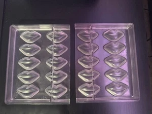 MoldsChocolate World Polycarbonate Chocolate Mold, Lips, 21 Cavities - Picture 1 of 3