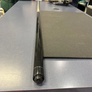 Lucky L9 Pool Cue (21Oz) - Picture 1 of 5