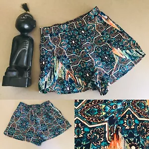 NWOT Tropical TIKI Print Colorful Shorts Size Small - Picture 1 of 10