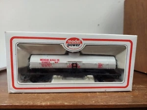 Model Power HO Michigan Alkali Co Tank Car # 8033 New NIB - Picture 1 of 11