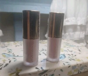 Lotto di 2 LILAH B Loving Lip Tinted Lip Oil B. Mini romantica 0,06 oz sigillata - Foto 1 di 2