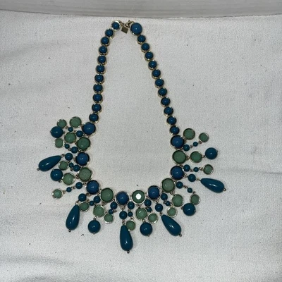 Collar Banana Republic llamativo tono dorado verde turquesa y azul Foto 1 de 4