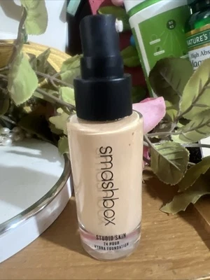 Smashbox Studio Skin 24 Hour Oil-Free Hydra Foundation 2.16 - Size 1 Oz. No Cap - Image 1 of 4