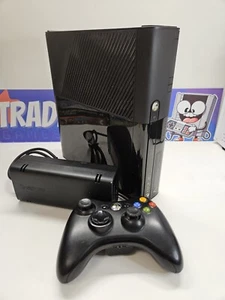 Microsoft Xbox 360 E System 250 GB wireless - Foto 1 di 7