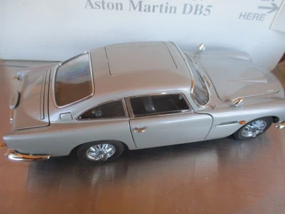 DANBURY COMO NUEVO James Bond 007 Aston Martin DB5 1/24 en Caja MÁS LISTADO Foto 1 de 4