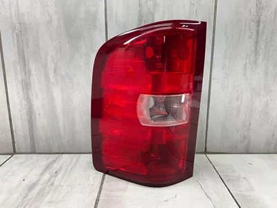Luz trasera izquierda OEM 2007-2013 Chevrolet Silverado 1500 2500 3500 #25958482 Foto 1 de 4