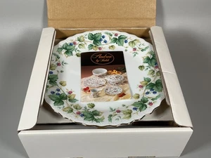 Andrea by Sadek Vineyard 10 1/2" Pedestal Soporte para Pasteles con Caja - Imagen 1 de 17