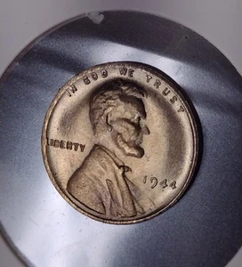 (OLD 1X1 RESTRIKE COIN) (1944)LINCOLN STILL WHET PENNY. STICK TO MAGNETIC 2.7GR. - Picture 1 of 6